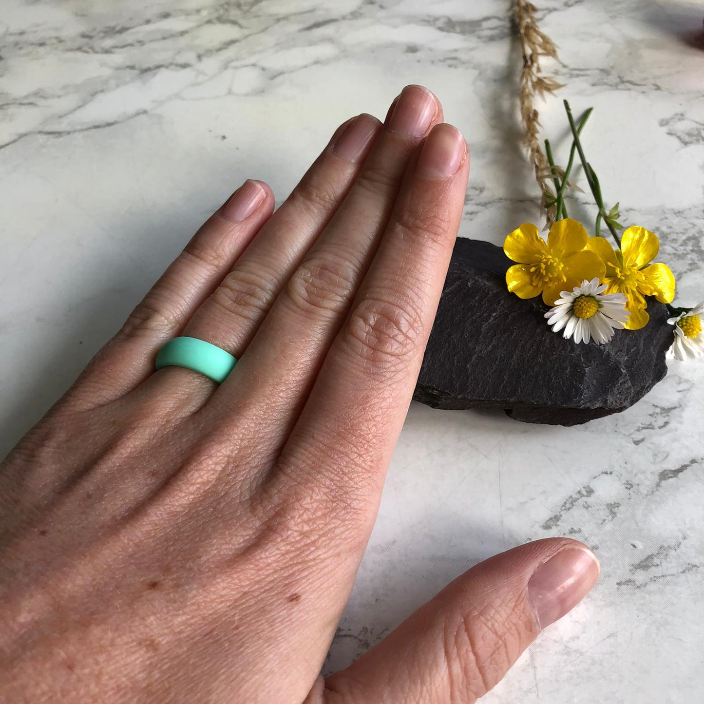 Mint Green Silicone Rings for Women and Men, Smooth Wedding Bands Unisex Rings - 5mm