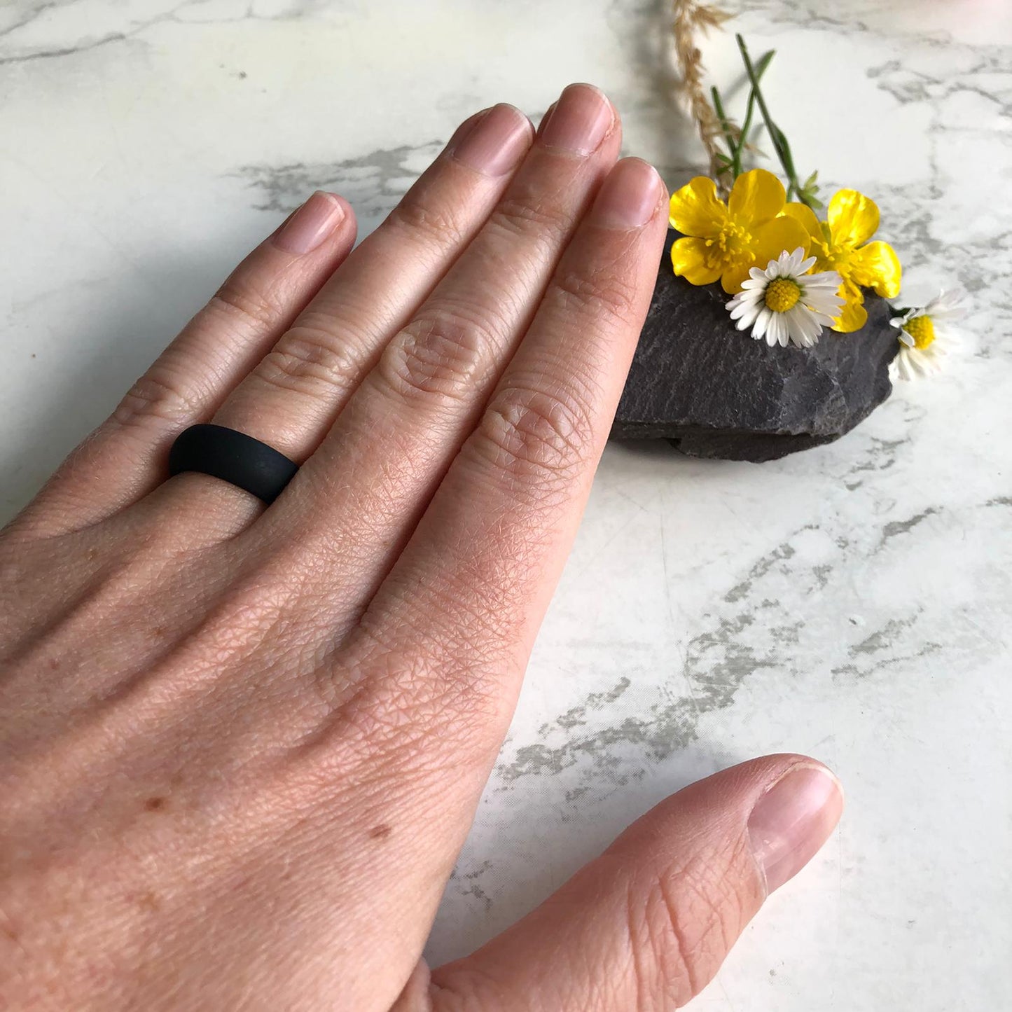 Black Silicone Rings for Women and Men, Smooth Wedding Bands Unisex Rings - 5mm